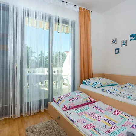 Awesome In With Wifi Apartman Malinska
