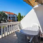 Apartament Awesome In With Wifi Malinska